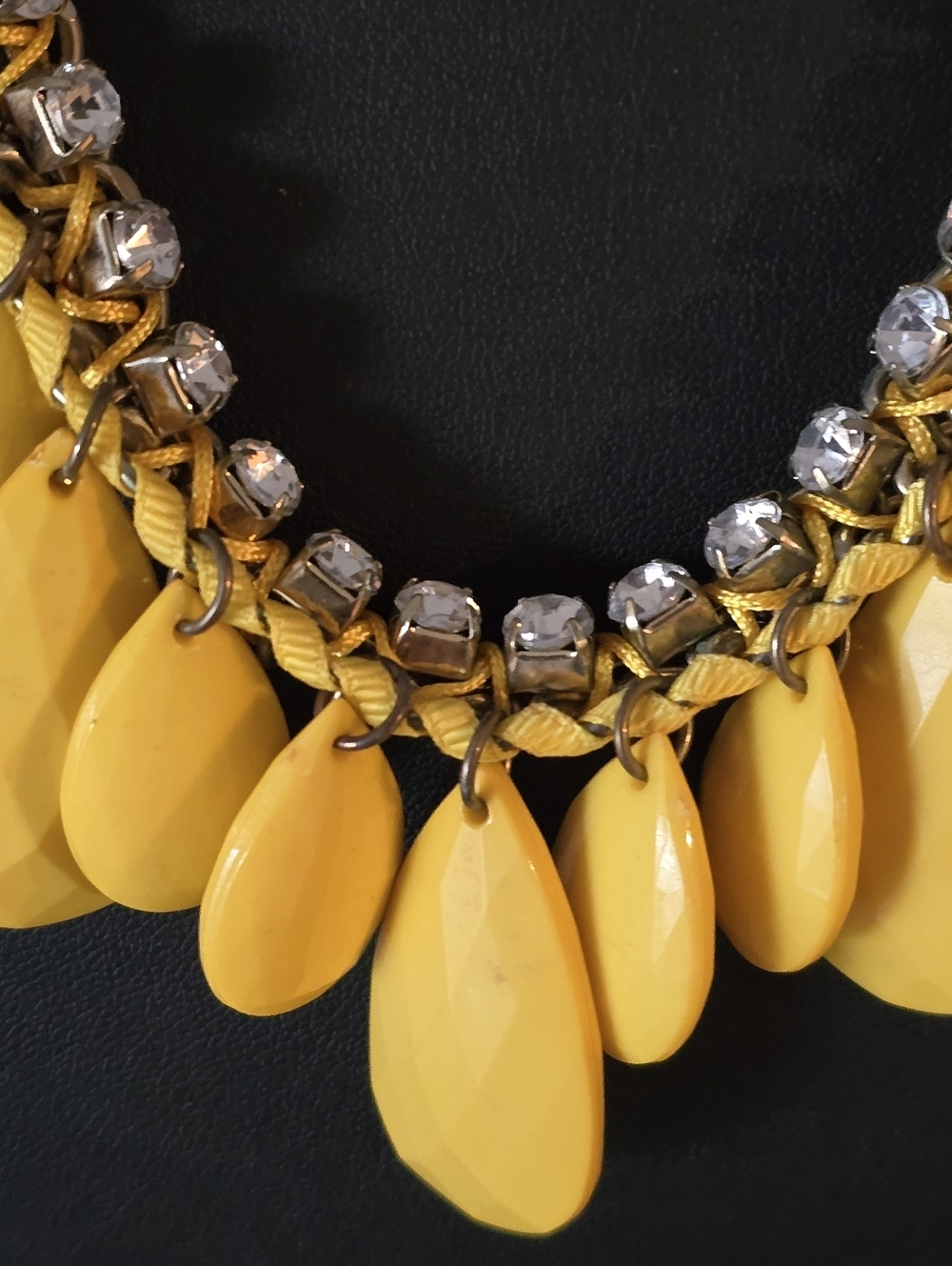 Vintage Yellow Acrylic Bead Necklace 17" - Picture 3 of 6